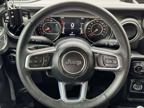 Used 2023 Jeep Gladiator Overland AWD/4WD image 10