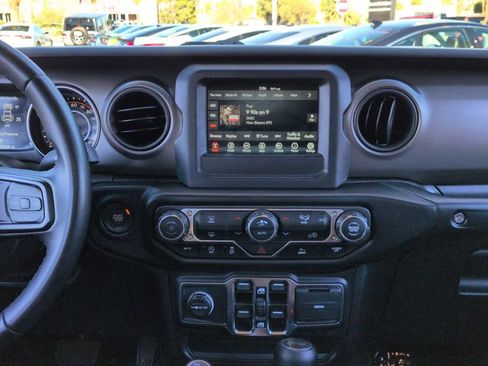 Used 2022 Jeep Wrangler Unlimited Sport image 27