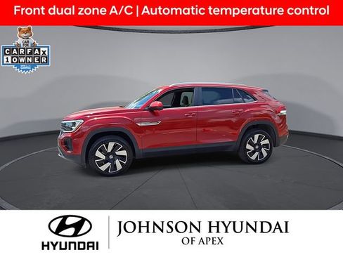 Used 2024 Volkswagen Atlas Cross Sport SE w/ Panoramic Sunroof Package FWD image 4