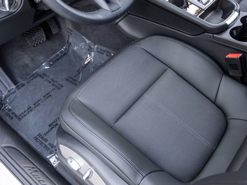 Certified 2026 Porsche Macan AWD/4WD image 32