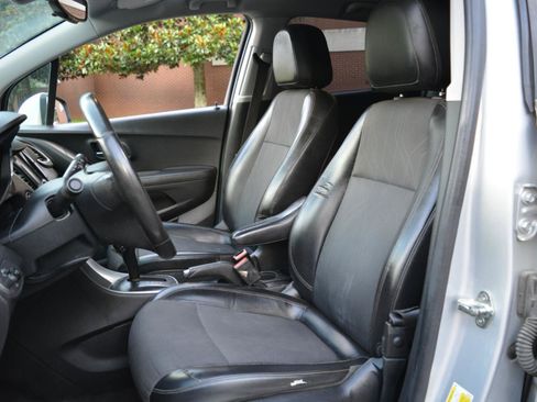 Used 2018 Chevrolet Trax LT w/ LT Convenience Package FWD image 10