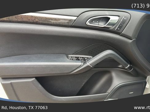 Used 2016 Porsche Cayenne S image 21