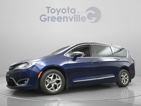 Used 2017 Chrysler Pacifica Limited w/ UConnect Theater Package image 2