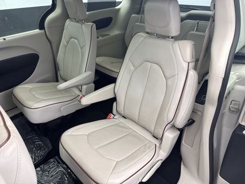 Used 2020 Chrysler Pacifica Limited w/ Advanced Safetytec Group image 38