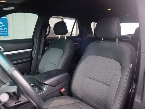 Used 2017 Ford Explorer XLT w/ Equipment Group 201A AWD/4WD image 58