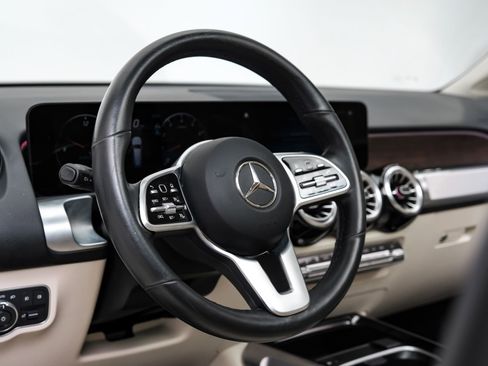 Used 2023 Mercedes-Benz GLB 250 w/ Premium Package image 20