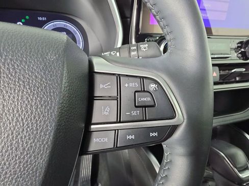 Used 2024 Toyota Highlander Limited FWD image 15