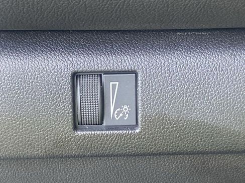 Used 2023 Chevrolet Colorado LT w/ LT Convenience Package image 18