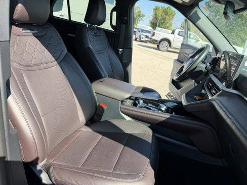 Used 2025 Ford Explorer Platinum w/ LUX Leather Package AWD/4WD image 38