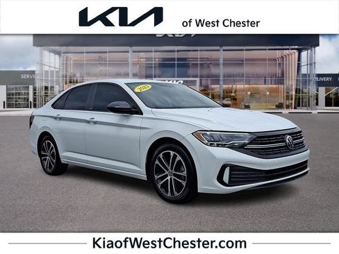 Used 2023 Volkswagen Jetta Sport FWD image 1