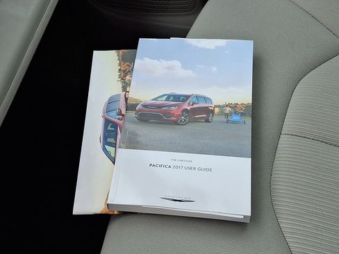 Used 2017 Chrysler Pacifica Touring w/ Tire & Wheel Group image 26