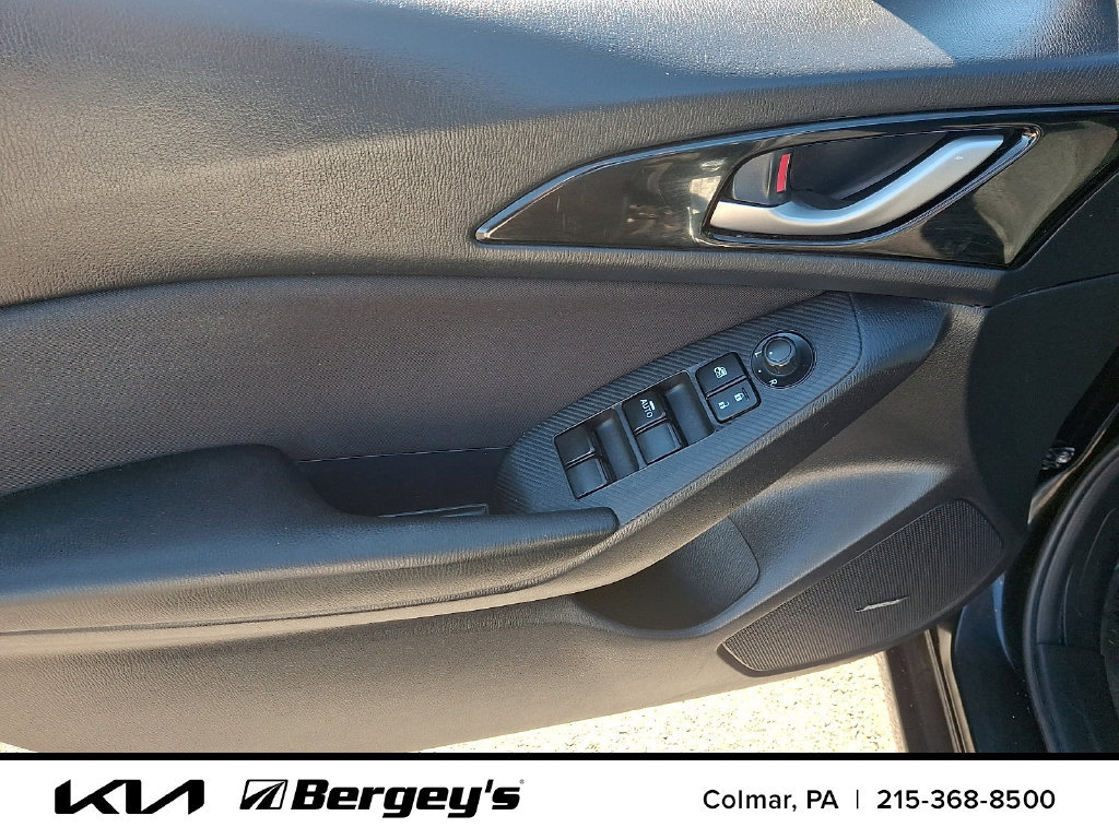 Used 2016 MAZDA MAZDA3 i Touring w/ Popular Equipment Package FWD image 14