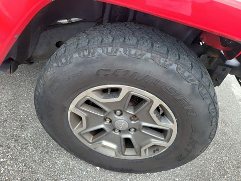 Used 2014 Jeep Wrangler Unlimited Rubicon w/ Connectivity Group AWD/4WD image 8