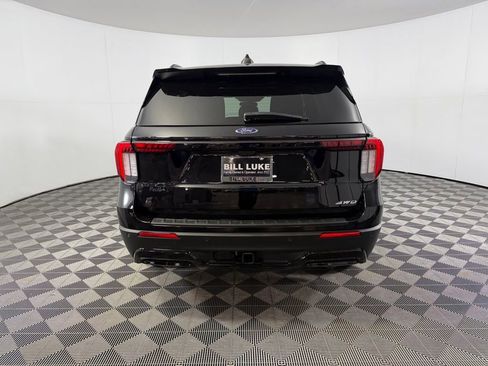 Used 2025 Ford Explorer ST-Line w/ ST-Line Street Pack image 8