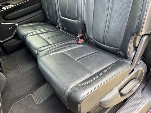 Certified 2024 Jeep Wagoneer Series II w/ Flexible Seating Group RWD image 12