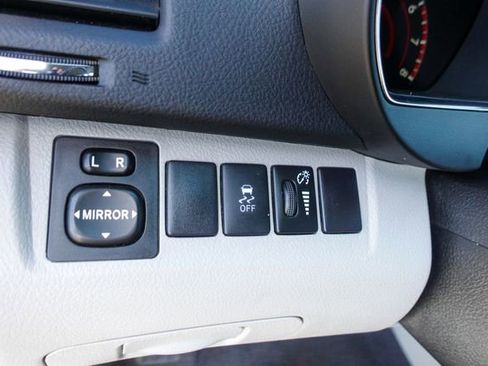 Used 2012 Toyota Highlander FWD image 15