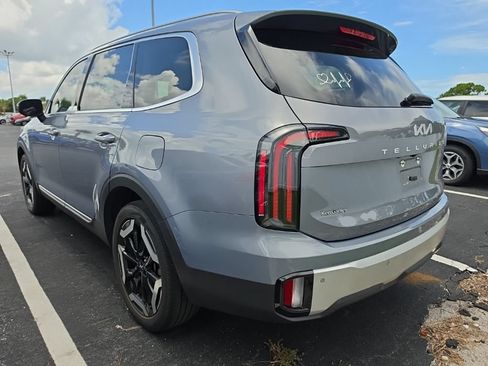 Used 2024 Kia Telluride EX FWD image 13