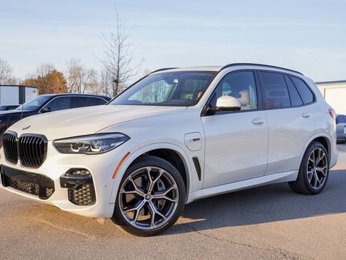 Used 2023 BMW X5 xDrive45e w/ M Sport Package image 3