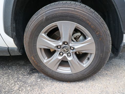 Certified 2025 Toyota RAV4 XLE w/ Convenience Package image 12