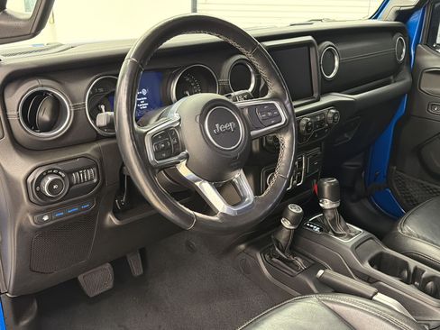 Used 2022 Jeep Wrangler Unlimited Sahara w/ Cold Weather Group AWD/4WD image 4