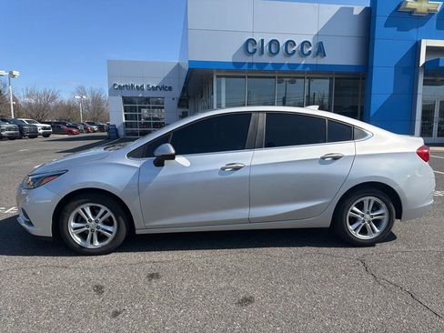 Used 2017 Chevrolet Cruze LT w/ Convenience Package image 8