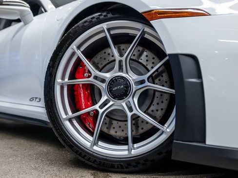 Certified 2025 Porsche 911 GT3 image 18