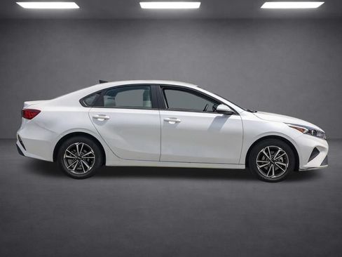 Used 2023 Kia Forte LXS FWD image 3