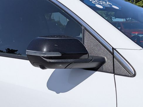 Used 2024 Chevrolet Traverse LS FWD image 11