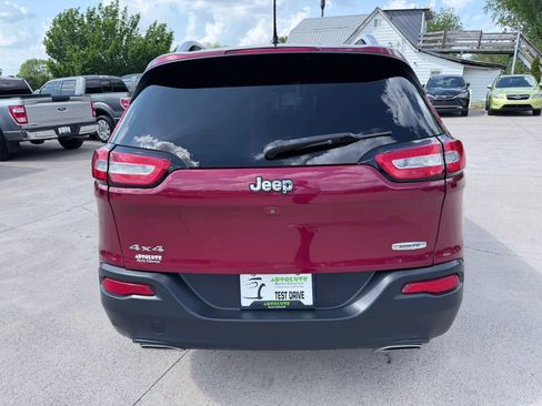 Used 2015 Jeep Cherokee Latitude w/ Cold Weather Group AWD/4WD image 44