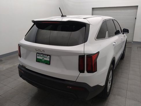 Used 2023 Kia Sorento LX FWD image 7