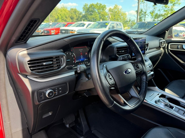 Used 2020 Ford Explorer XLT w/ Equipment Group 202A AWD/4WD image 17