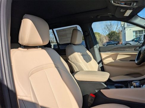 New 2026 Jeep Grand Cherokee Limited w/ Luxury Tech Group II image 36