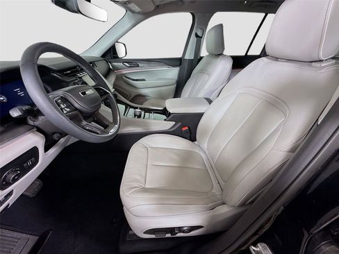 Used 2023 Jeep Grand Cherokee Overland AWD/4WD image 16