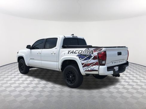 Used 2022 Toyota Tacoma SR5 w/ Technology Package RWD image 3