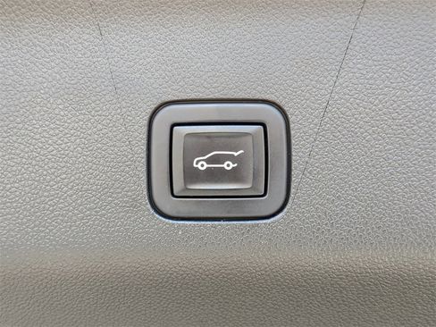 Used 2022 Chevrolet Tahoe Z71 w/ Luxury Package image 10