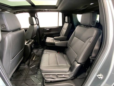 Used 2026 Chevrolet Suburban Z71 w/ Comfort Package AWD/4WD image 19