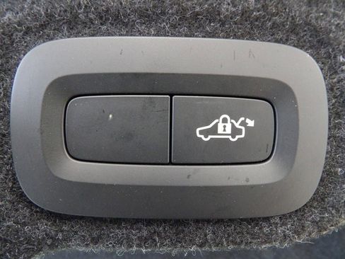 Used 2019 Volvo S60 T5 Momentum image 25