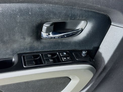 Used 2017 Nissan Titan SV image 23