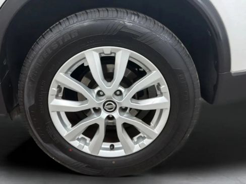 Used 2017 Nissan Rogue SV FWD image 26