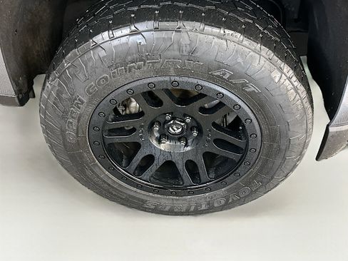 Used 2018 Chevrolet Colorado Z71 AWD/4WD image 11