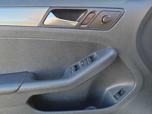 Used 2017 Volkswagen Jetta SE image 15