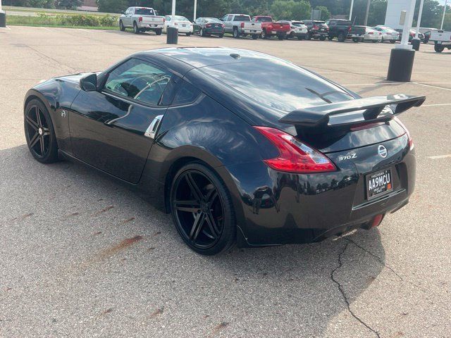 Used 2013 Nissan 370Z Touring RWD image 4