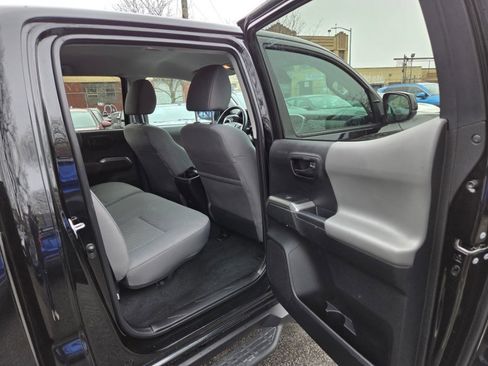 Used 2022 Toyota Tacoma SR5 image 10