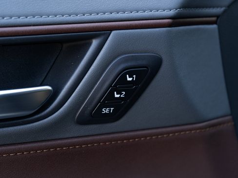 Used 2024 Toyota Venza XLE image 36