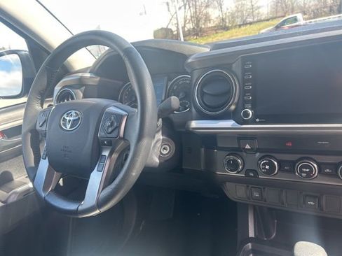 Used 2022 Toyota Tacoma SR image 13