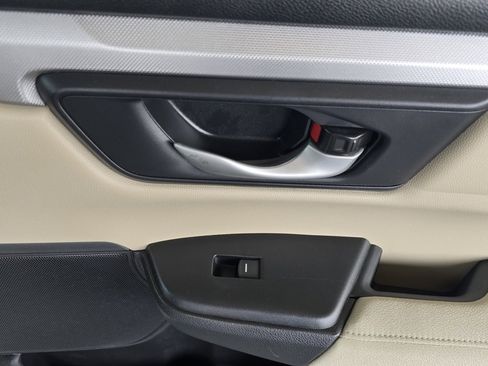 Used 2019 Honda CR-V LX image 17