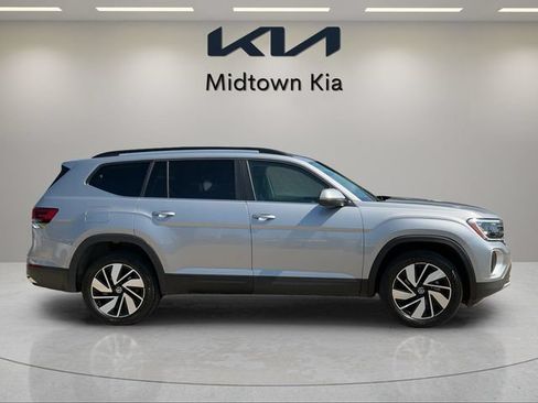 Used 2026 Volkswagen Atlas SE FWD image 2