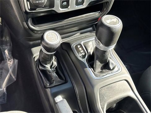 Used 2021 Jeep Wrangler Willys image 12