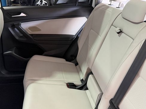 Used 2021 Volkswagen Tiguan SEL AWD/4WD image 18