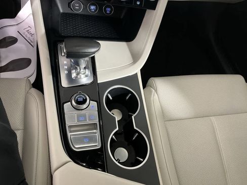 Used 2024 Genesis G70 2.5T image 21